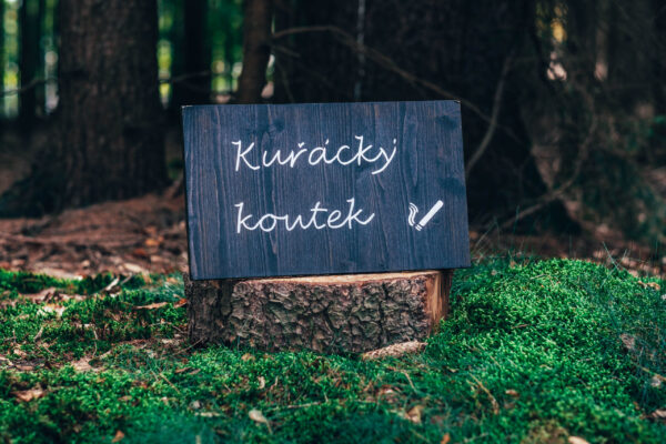 Kuřácký koutek - tmavé dřevo